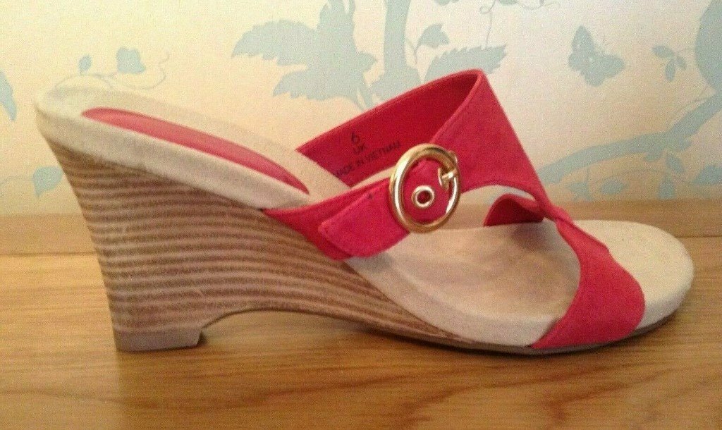 red wedge sandals size 6